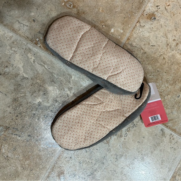 COZIES SLIPPERS (NWT) - Picture 3 of 7